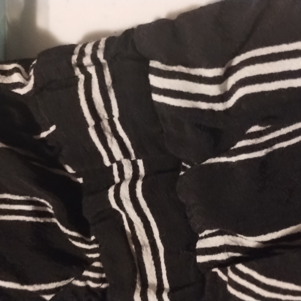 LOFT | Petite Striped Flutter Sleeve stripe with two sides pockets Romper Size S - Picture 14 of 14